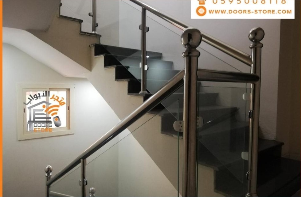 أفضل انواع درابزين الدرج للمنازل والشقق والفيلات 2026 1 درابزين زجاج